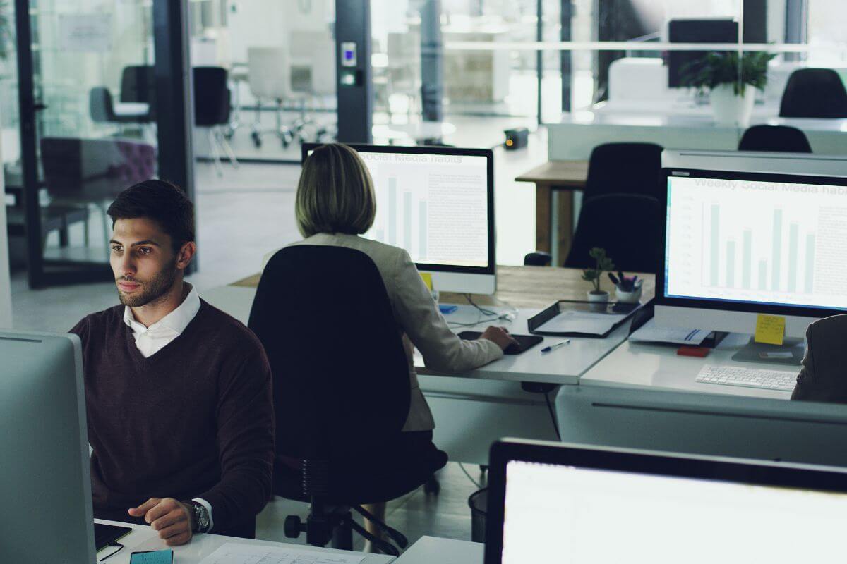 bpo workers in front of their computers