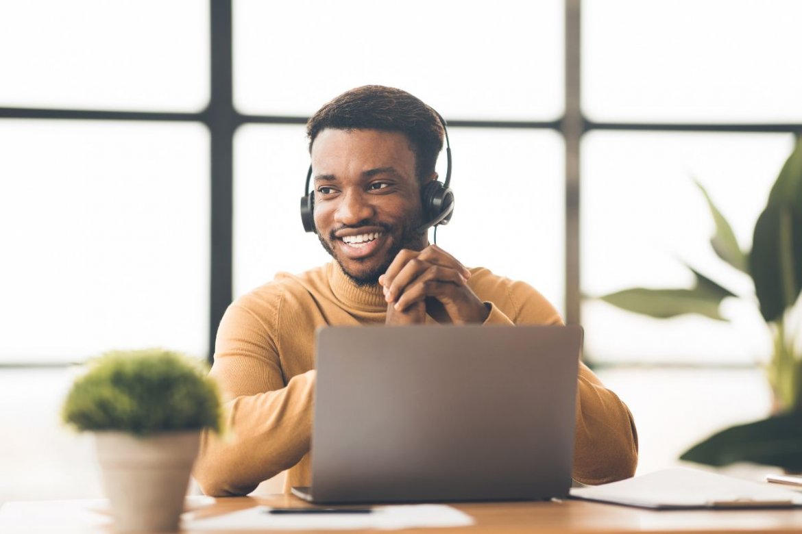 customer service representative in front of a laptop